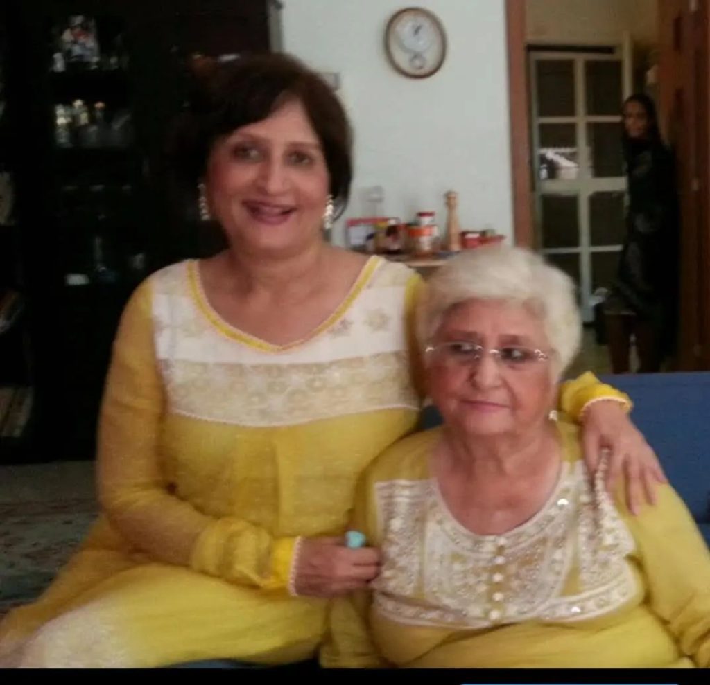 Bushra Ansari And Asma Abbas's Mother Passes Away