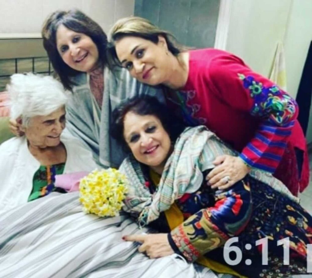 Bushra Ansari And Asma Abbas's Mother Passes Away