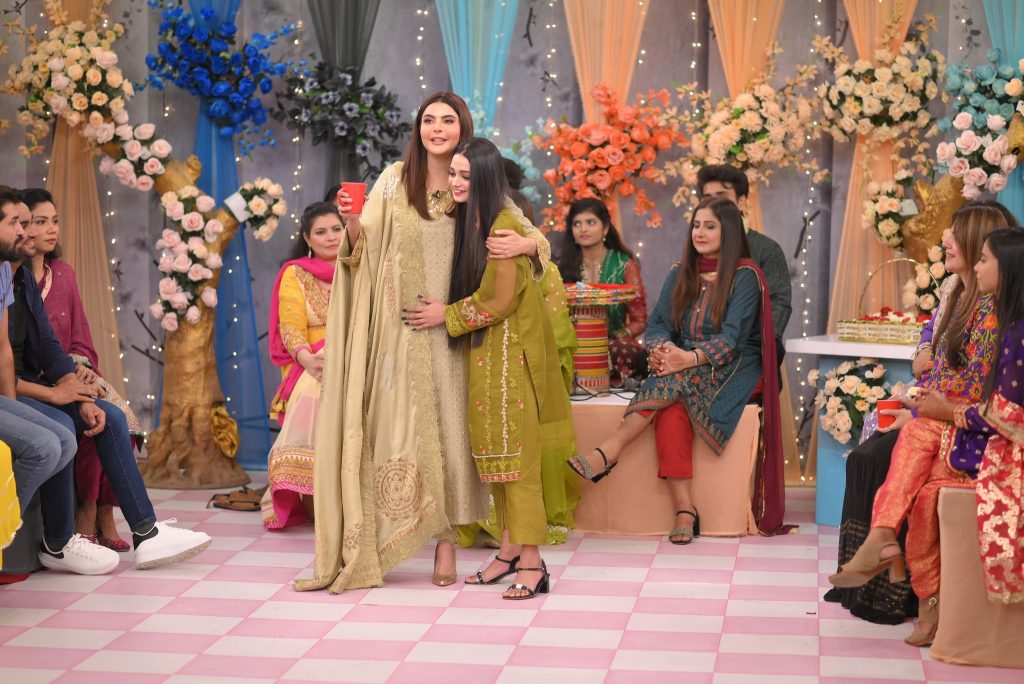 Viral Dil Ye Pukare Aaja Girl Dances On Nida Yasir Show