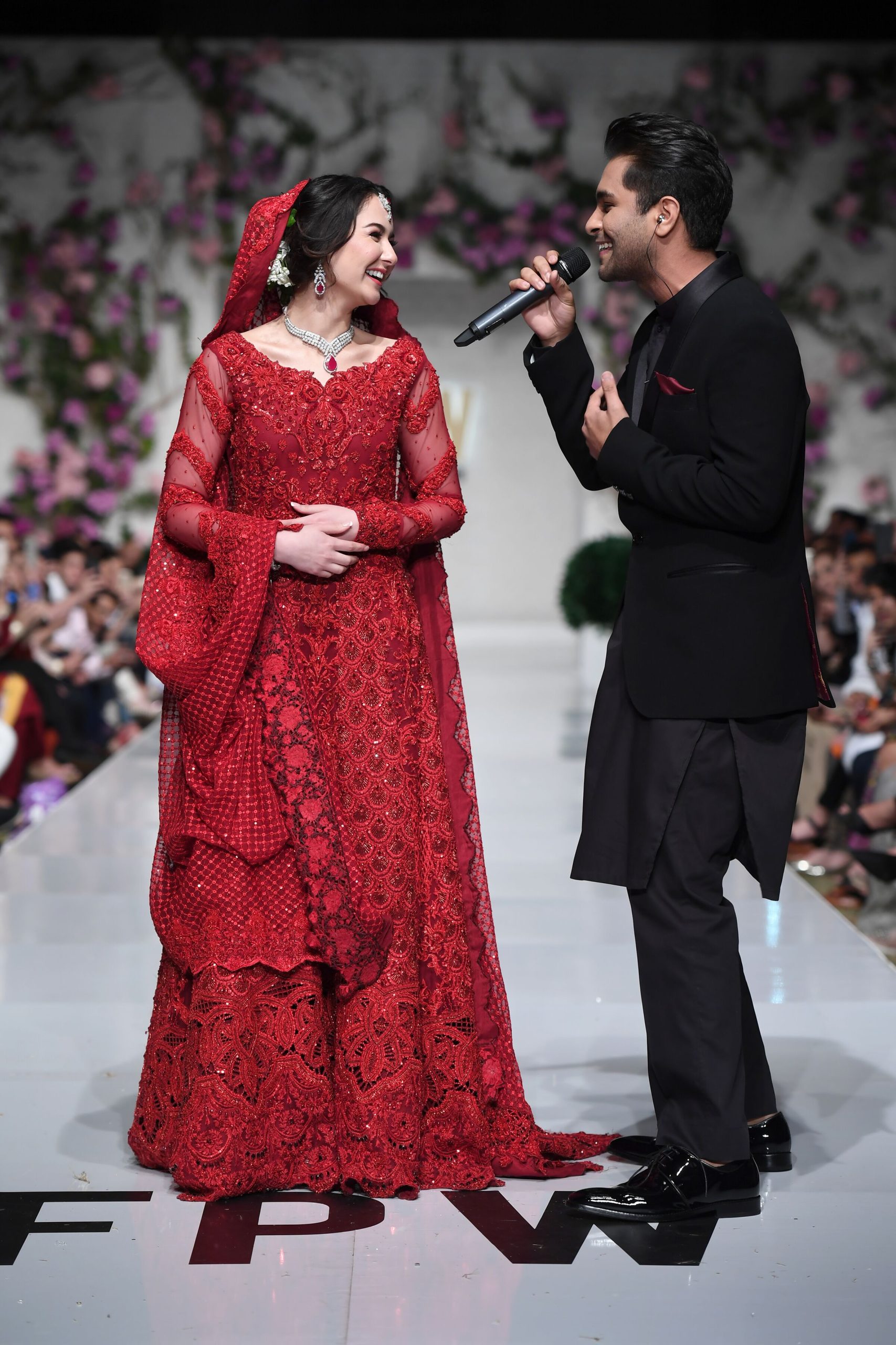 Asim Azhar's Gesture For Merub At Lux Style Awards Reminds Public Of ...