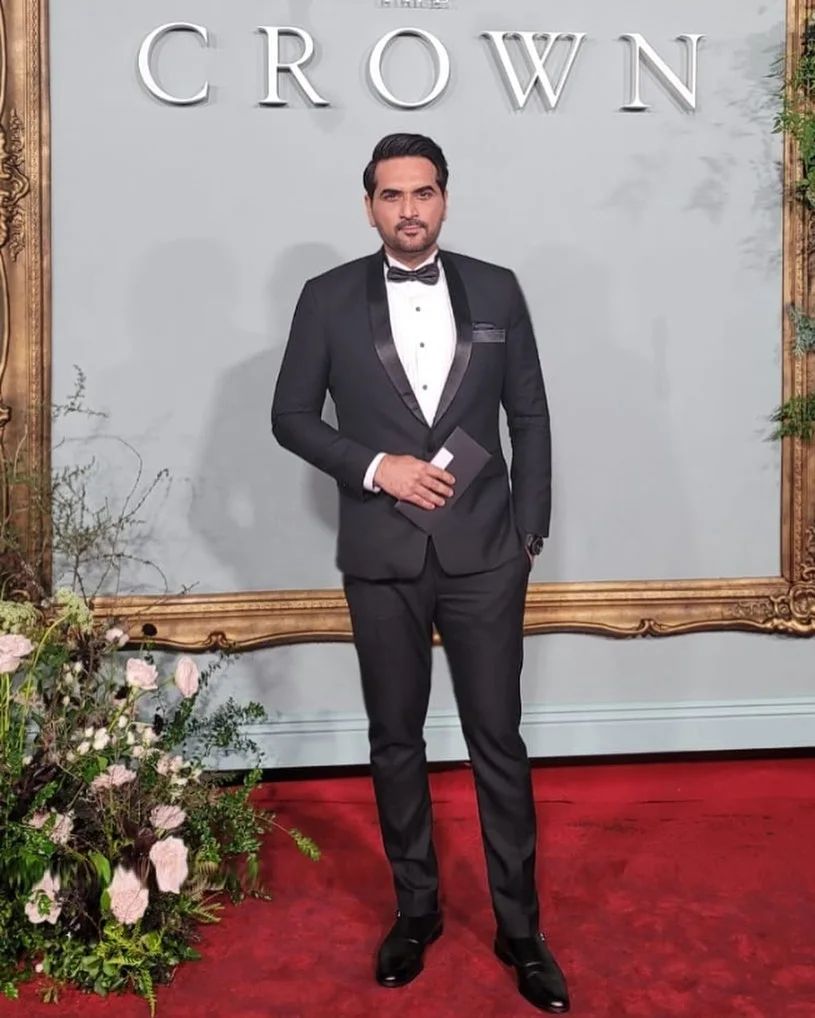 Humayun Saeed Looks Suave At The Crown Premiere