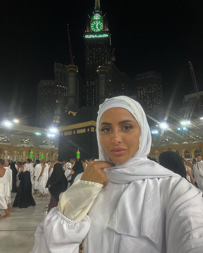 Famous French Model Embraces Islam - Shares Video