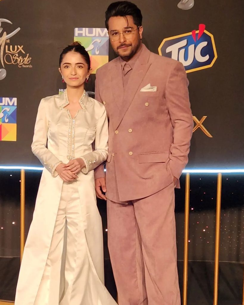 Asim Azhar's Gesture For Merub At Lux Style Awards Reminds Public Of Hania Aamir