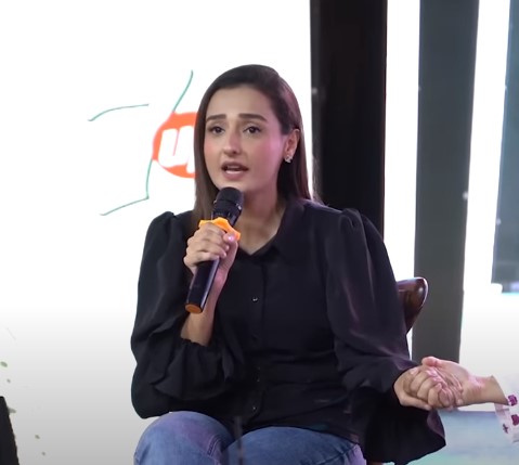 Momal Sheikh Cries Sharing Unknown Fact About Daughter