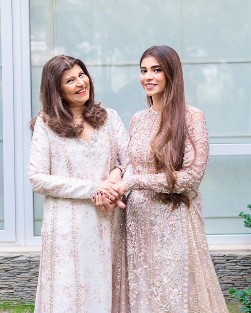 Rubina Ashraf Dazzles With Daughter Minna Tariq In Latest Clicks