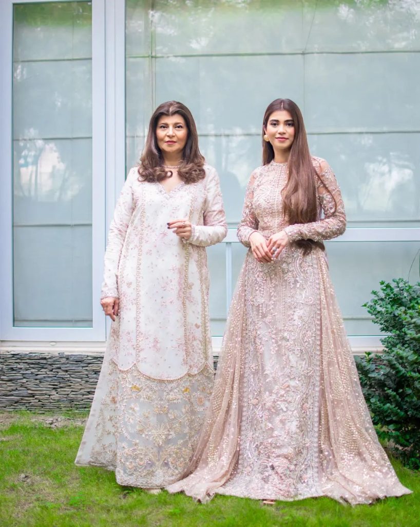 Rubina Ashraf Dazzles With Daughter Minna Tariq In Latest Clicks