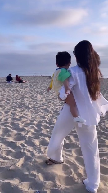 Sadia Ghaffar's Cute Beach Picnic With Baby Raya Hayat Khan