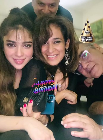 Celebrities Shine And Chill At A Friend's Birthday