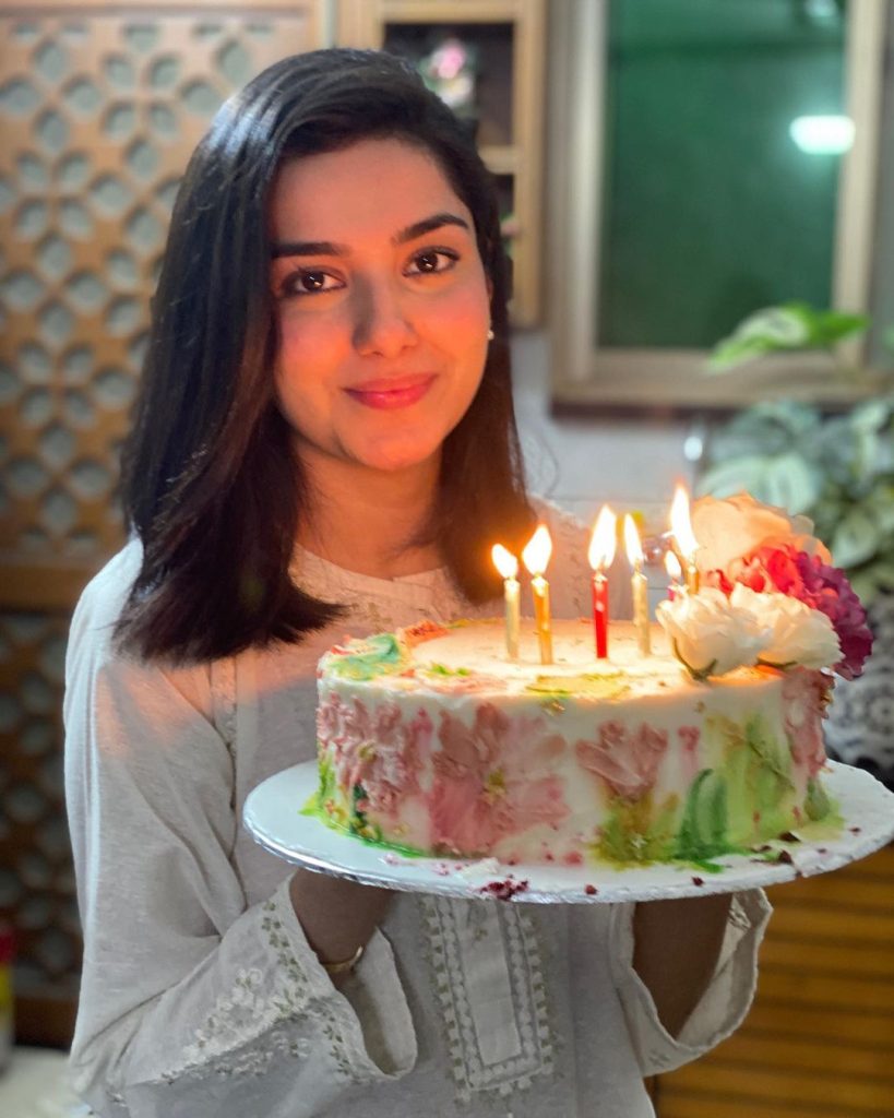 Syeda Tuba Celebrates Her Birthday With Friends