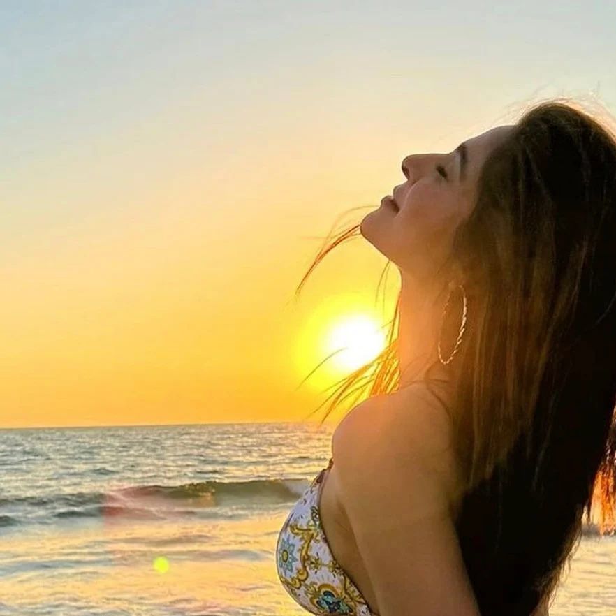 Ayesha Omar's Beach Outfit Ignites Heavy Public Criticism