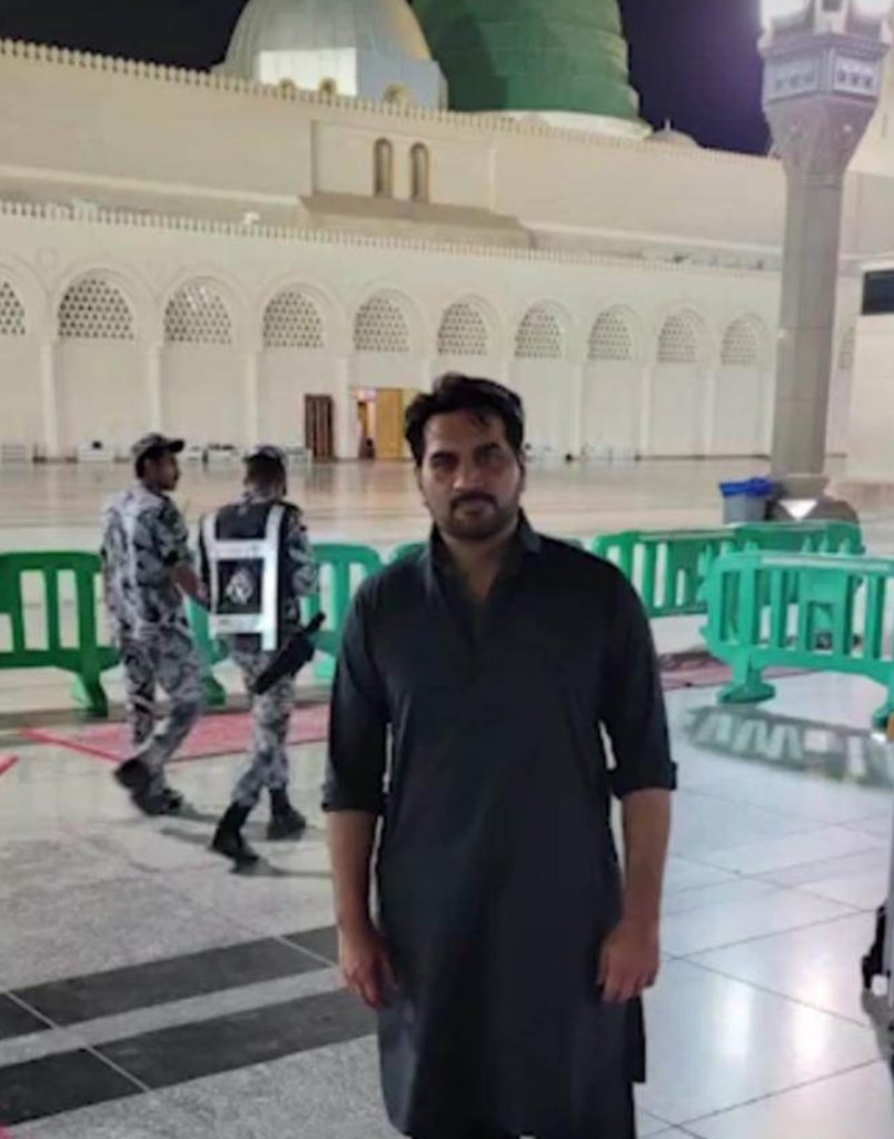 Humayun Saeed In Saudi Arabia for Umrah - Pictures