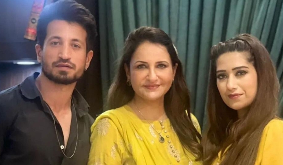 Saba Faisal's Son Calls the Public Disgusting After Mother’s Allegations