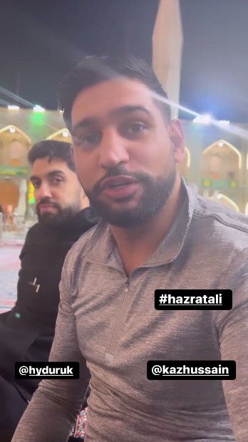 Boxer Amir Khan Visits Hazrat Ali RA Shrine In Najaf Iraq