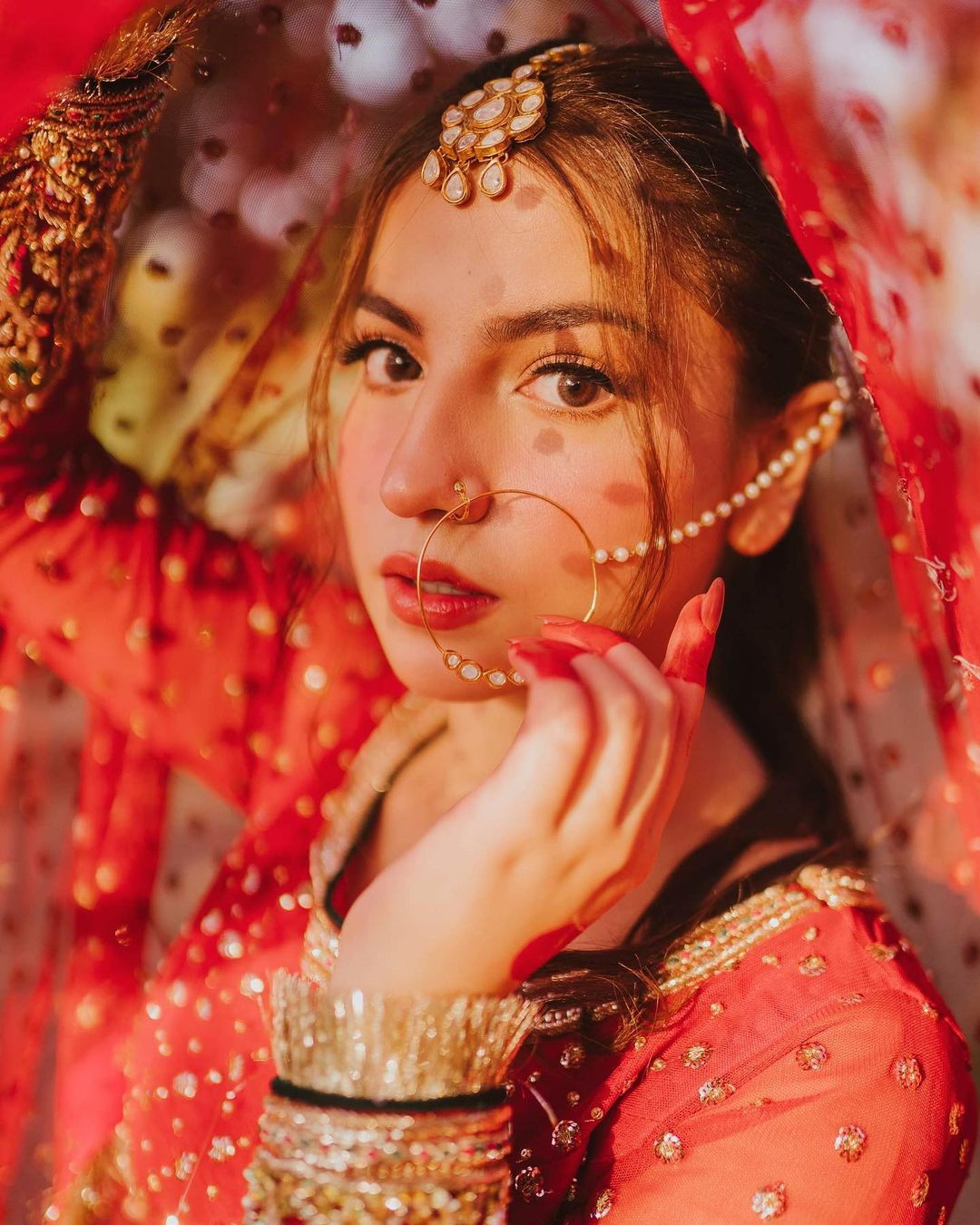 Dananeer Mobeen Is A Vision In Her Latest Bridal Shoot | Reviewit.pk