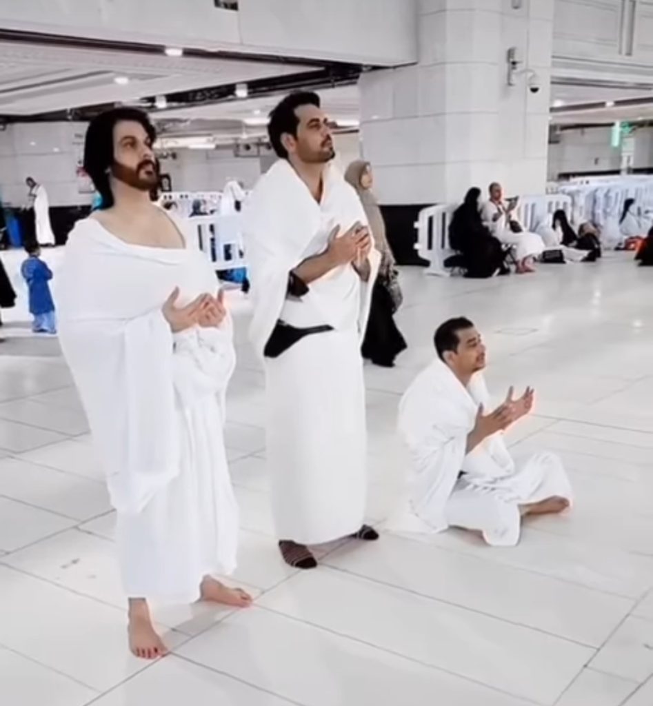 Humayun Saeed's New Pictures from His Umrah Journey