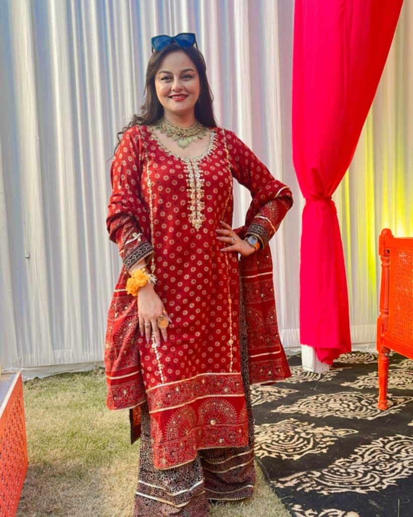 Javeria Abbasi And Daughter Anzela Abbasi Shine At A Wedding