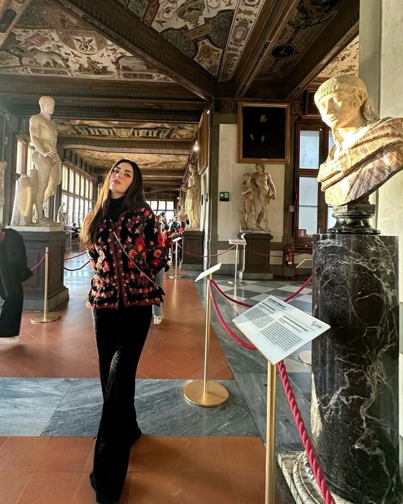 Naimal Khawar Enjoys In Rome With Sister Fiza Khawar