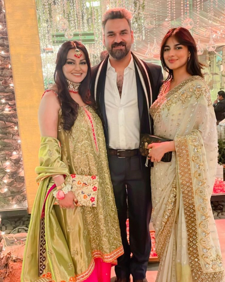 Juvaria Abbasi New Pictures With Daughter from Friend's Wedding ...