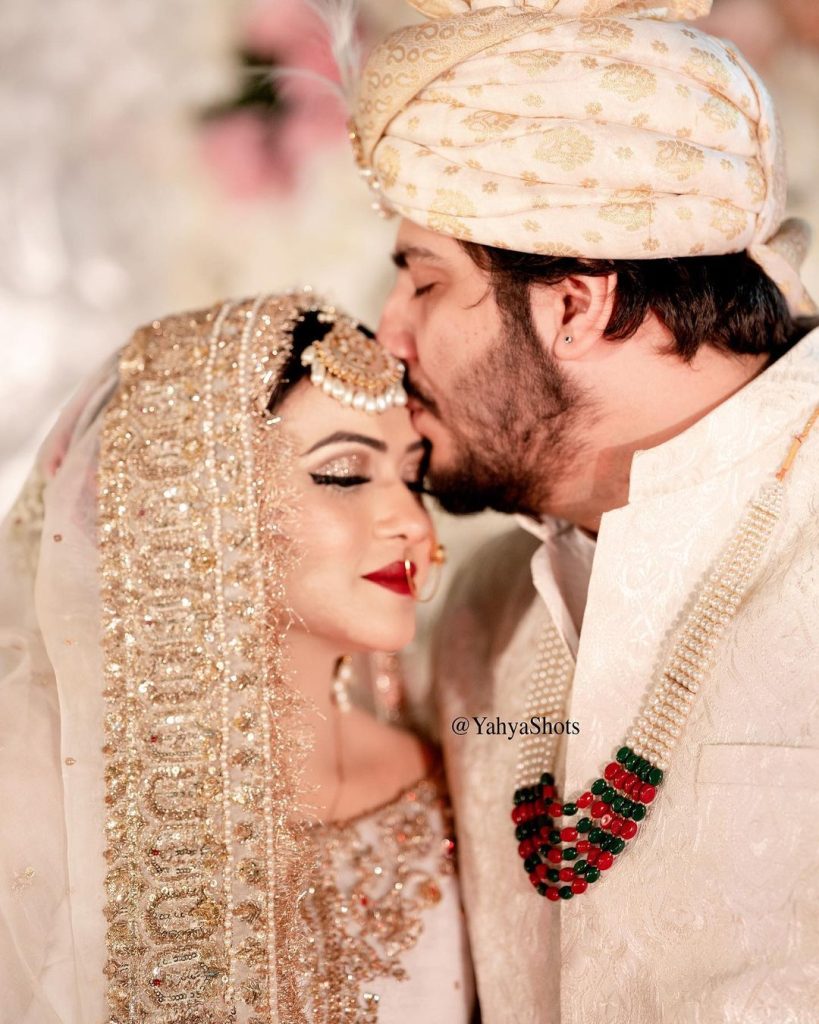 Sehar Hayat's Shares New Loved Up Pictures With Husband