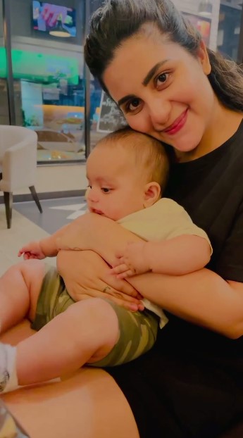 Sohai Ali Abro Shares Beautiful Pictures Of Her Baby Girl