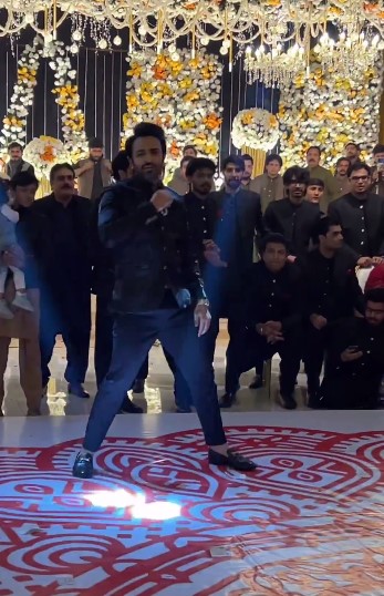 Hammad Shoaib Lights The Dance Floor On Fire On Shahrukh Khan Song