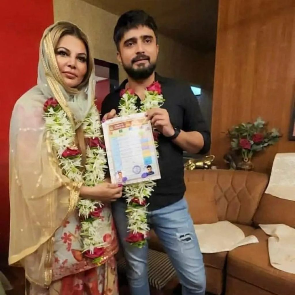 Famous Indian Actress Rakhi Sawant Accepts Islam