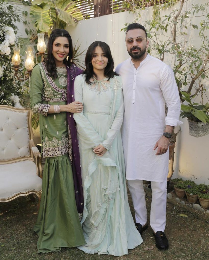 Zhalay Looks Gorgeous With Her Family On Sister's Nikkah