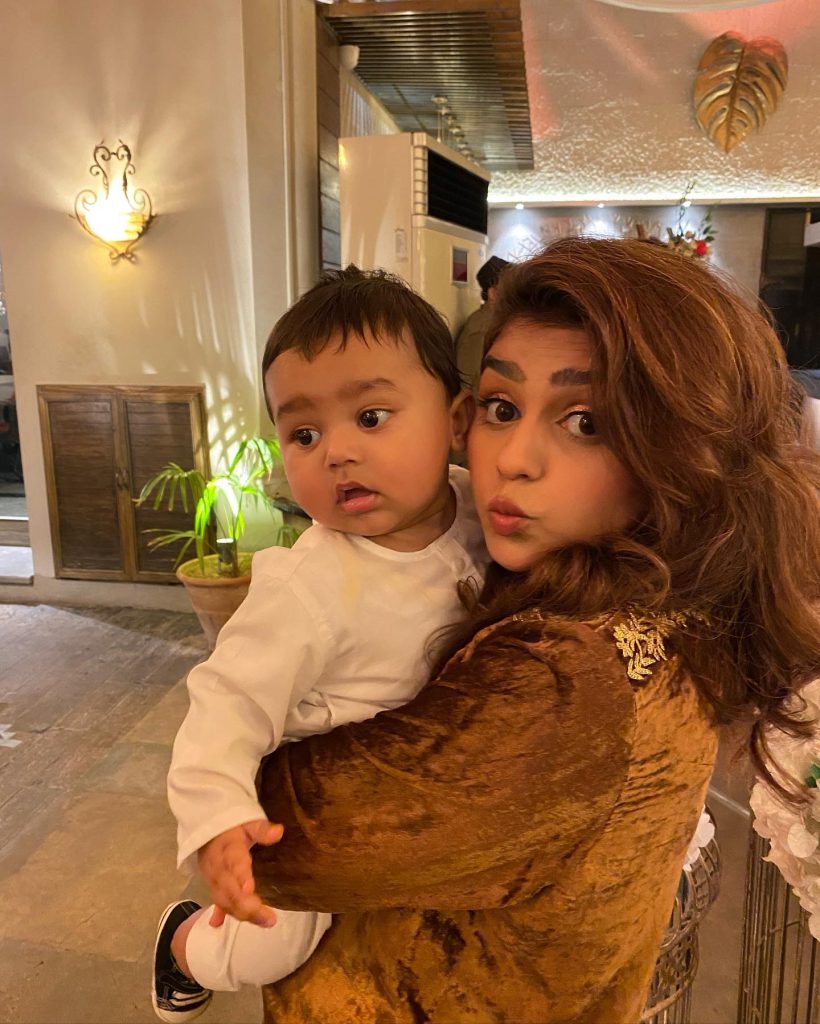 Anumta Qureshi New Gorgeous Pictures With Family & Friends