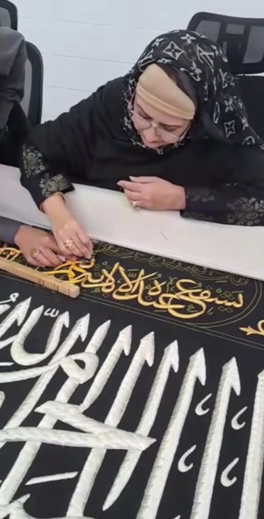 Atiqa Odho Takes Part In Ghilaf E Kaaba Stitching During Umrah Visit