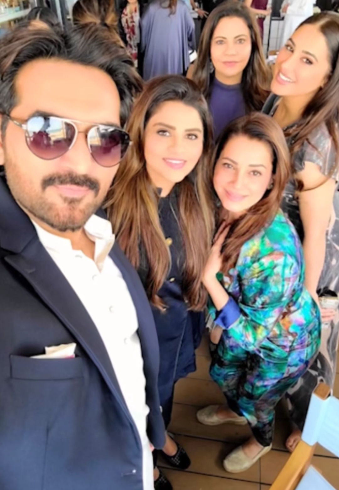 Humayun Saeed New Pictures With Family from Doha Qatar | Reviewit.pk