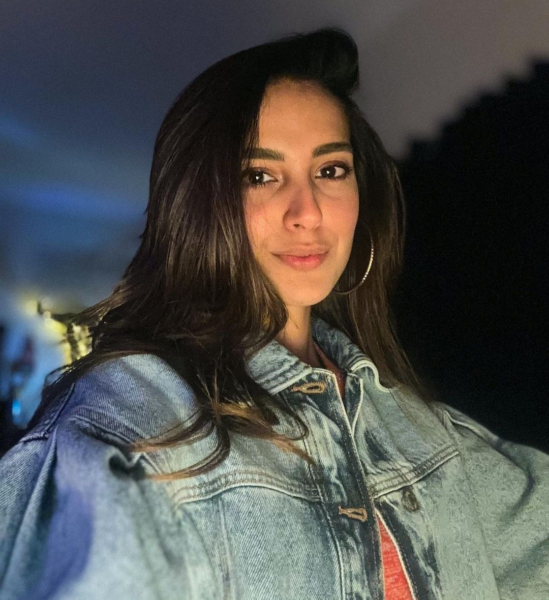 Iqra Aziz Shares Unseen Pictures with Son & Husband | Reviewit.pk