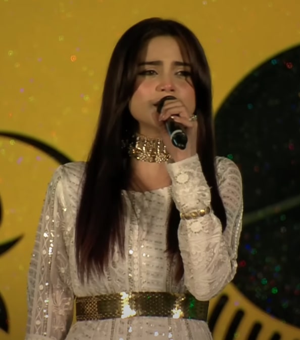 People Unimpressed By Aima Baig's Rendition Of National Anthem At PSL 8 Opening Ceremony