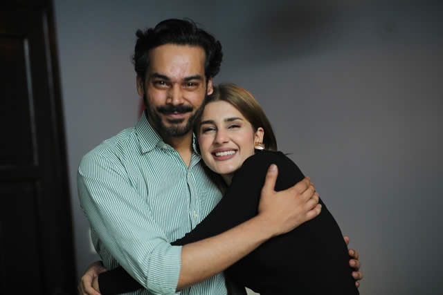 Kubra Khan's Reply To Comment Regarding Her Relationship With Gohar Rasheed