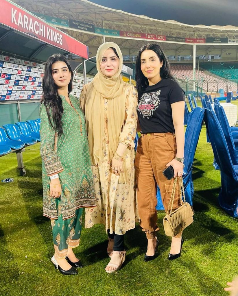 Imad Wasim Family Pictures From Stadium During PSL