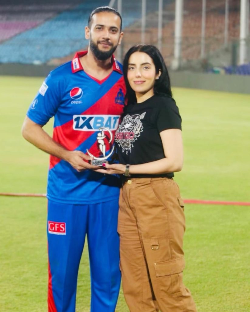 Imad Wasim Family Pictures From Stadium During PSL