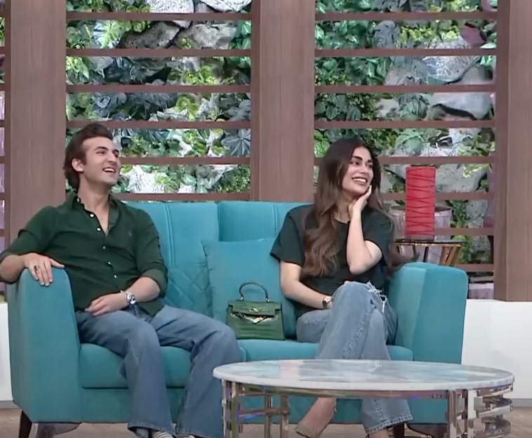 Shahroz Sabzwari's Romantic Proposal To Sadaf Kanwal In Live Show