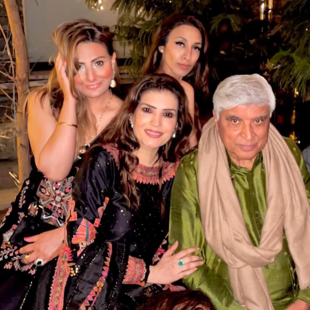 Candid Pictures And Videos Of Javed Akhtar With Pakistani Celebrities