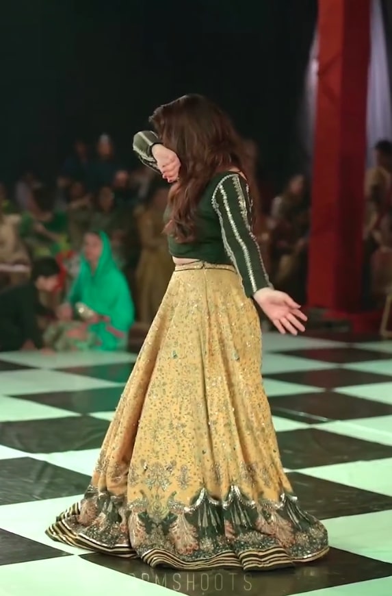 Zara Noor Abbas Dances At Her Friend's Wedding