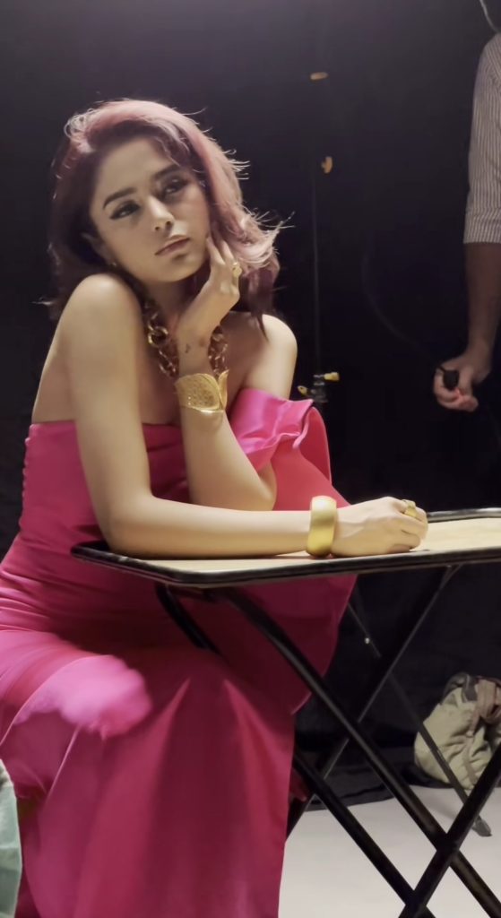 Aima Baig's Recent Video With Make Up Artist Invites Public Criticism