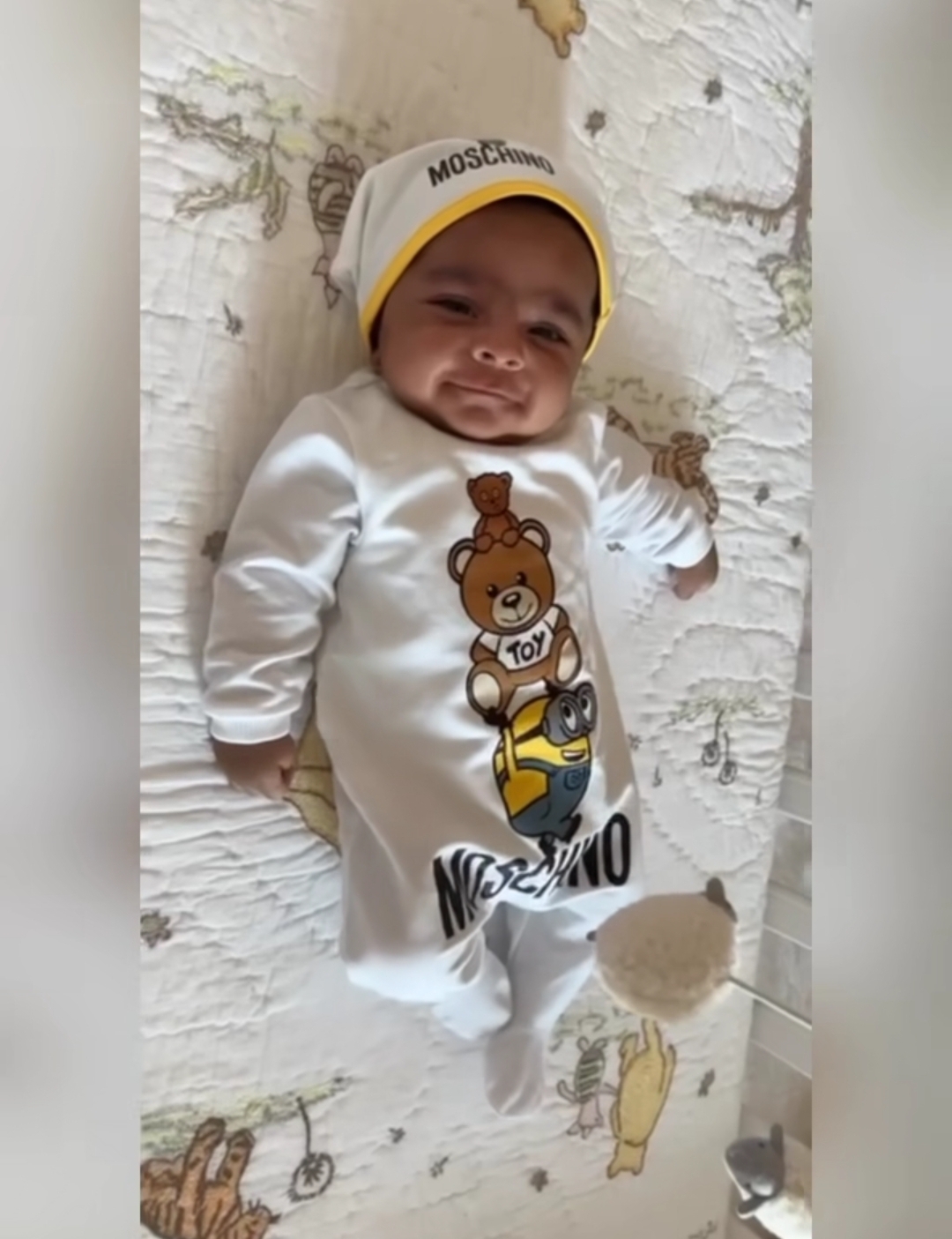 Gorgeous Alyzeh Gabol Shares Pictures Of Her Son | Reviewit.pk