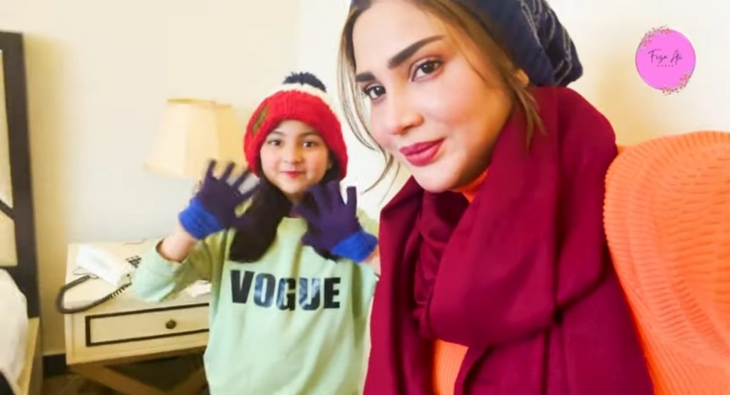 Fiza Ali New Pictures With Daughter From Murree