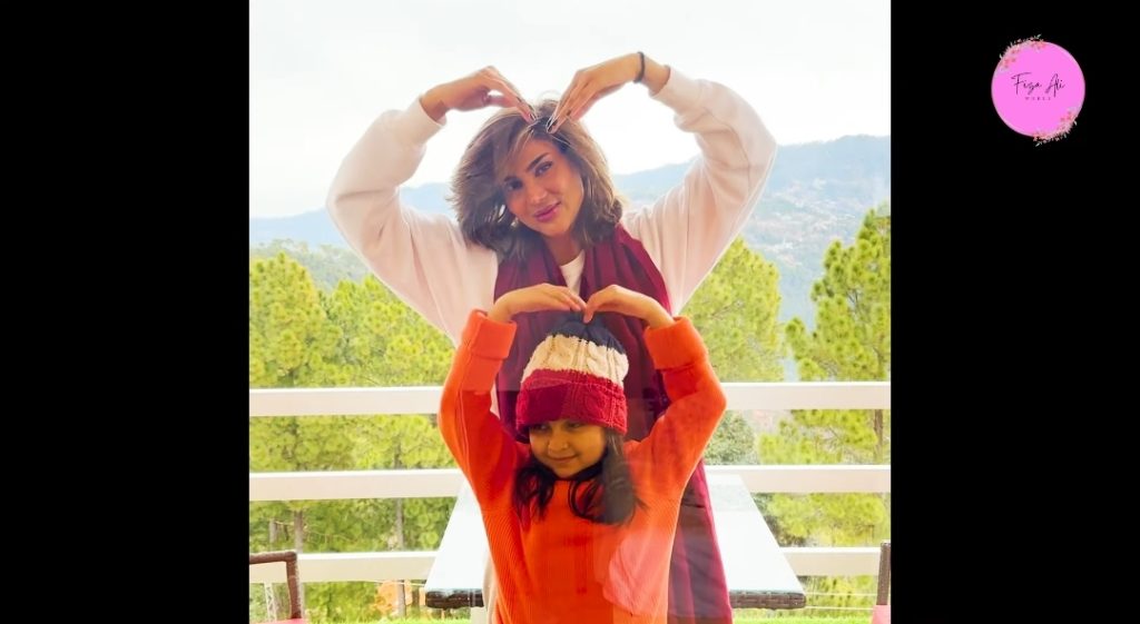 Fiza Ali New Pictures With Daughter From Murree