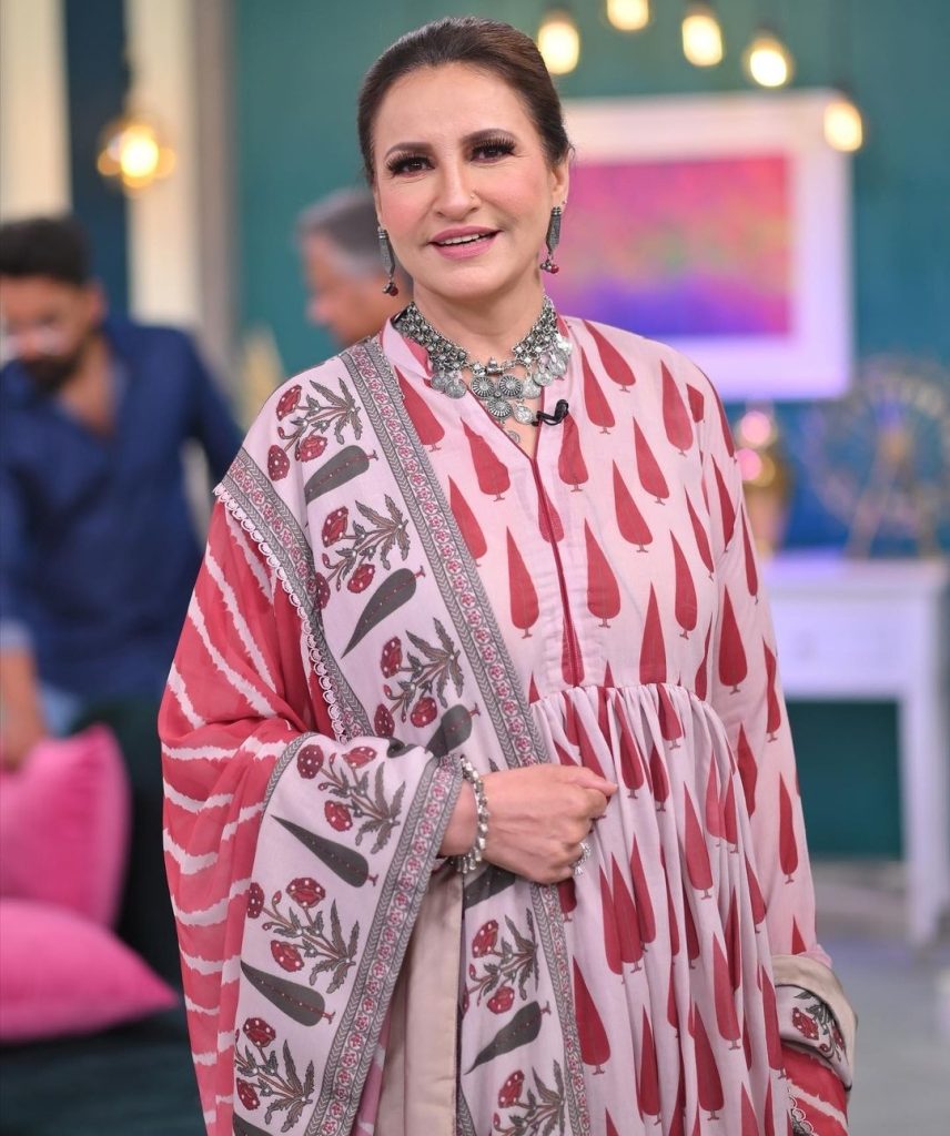 Celebrities Whose Dress Code In Ramazan Transmission Got Criticism