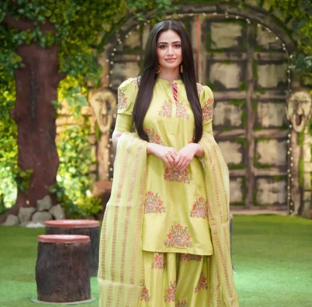 Sana Javed's Adorable Looks from Jeeto Pakistan League Ramazan Special