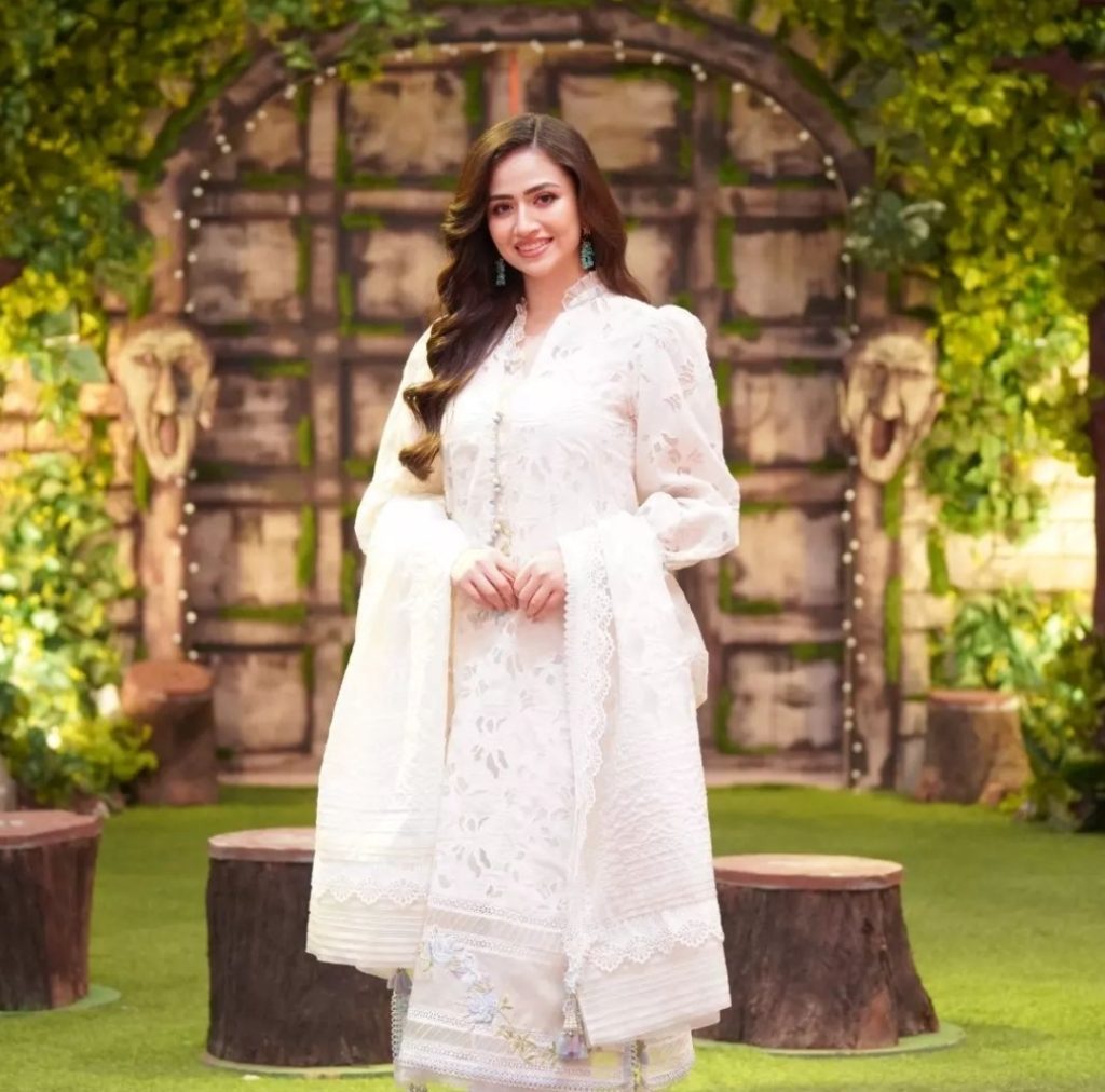 Sana Javed's Adorable Looks from Jeeto Pakistan League Ramazan Special