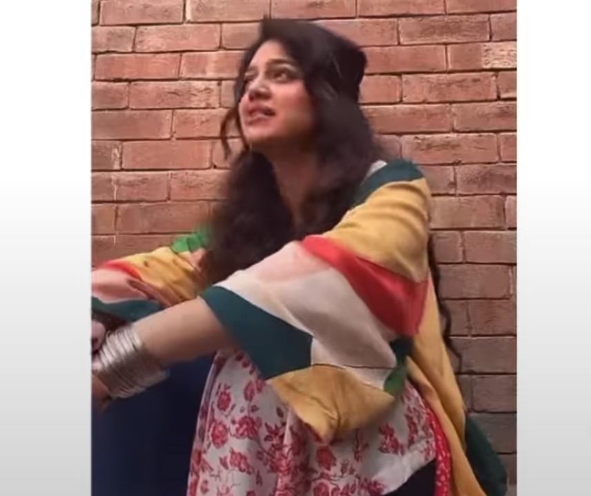 Zara Noor Abbas Singing Fails To Impress Public