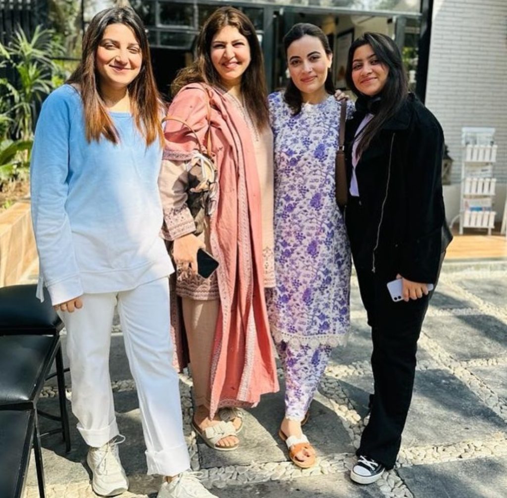 Shagufta Ejaz Shares New Adorable Pictures with Family