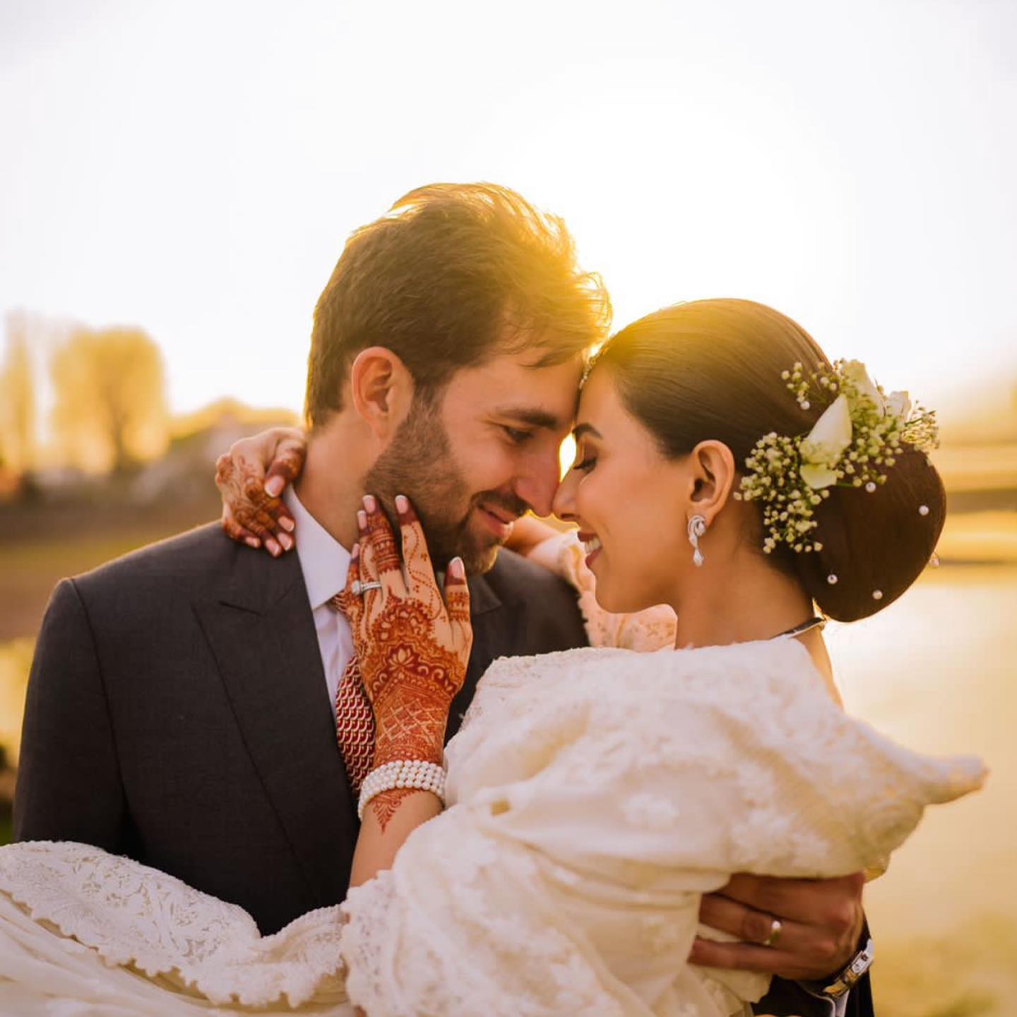 Ushna Shah HD Pictures With Husband Hamza Amin from Reception Reviewit.pk
