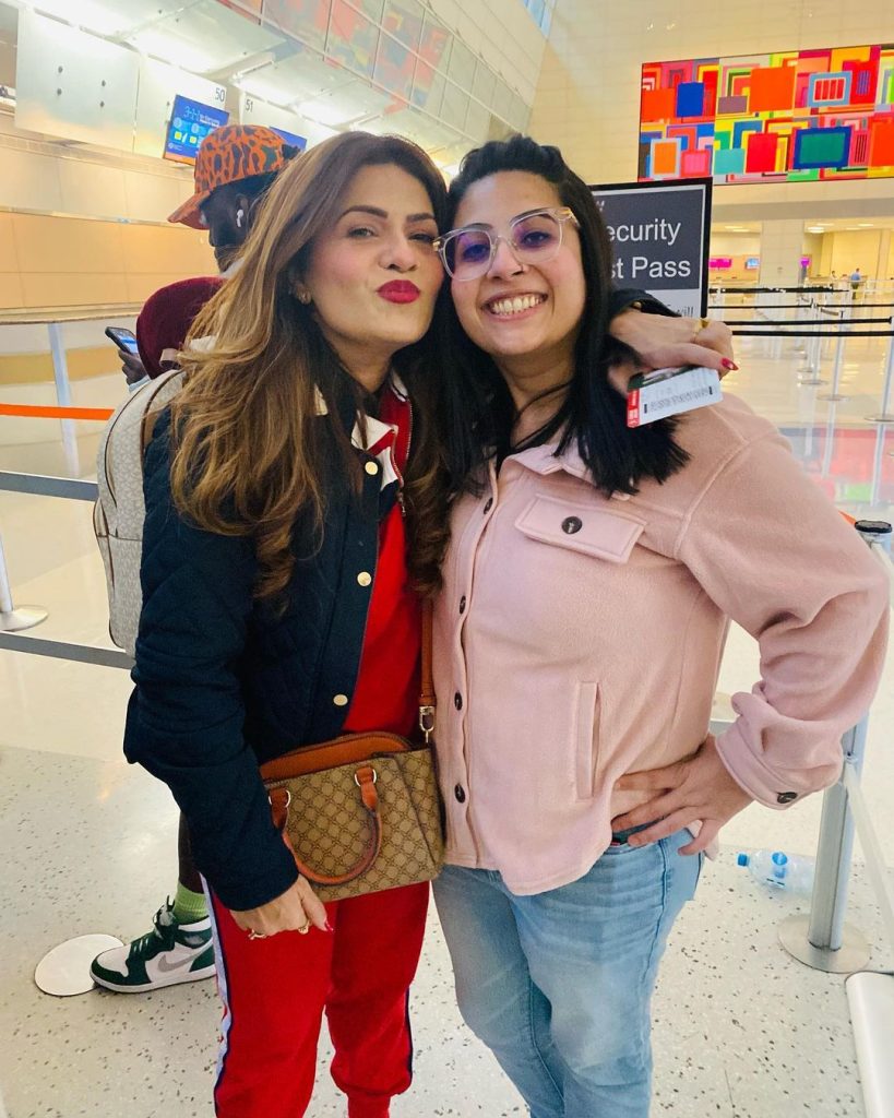 Amber Khan Trip To USA To Visit Her Daughter