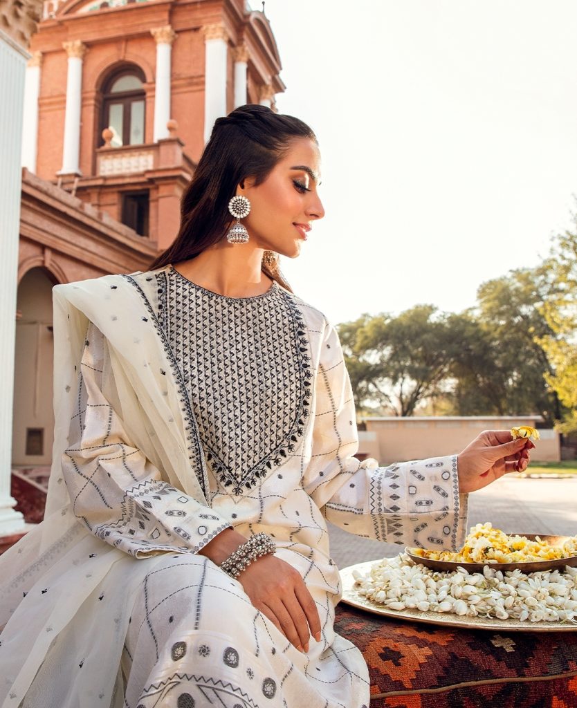 Pakistani Celebrities All Set To Glam Up on Eid With Their Pretty Outfits